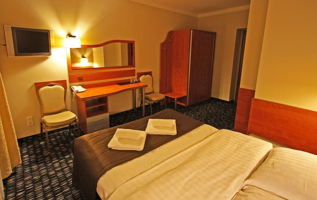 Hotel Orion Сосновец Екстериор снимка